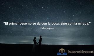 El primer beso no se da con la boca, sino con la mirada.